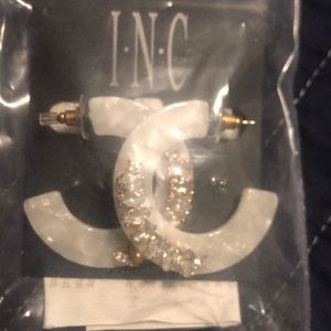 NWT INC earrings